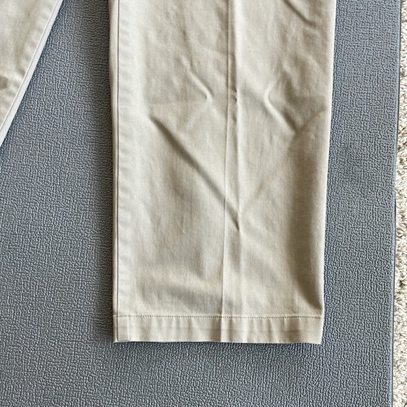 Dockers Sisnature Classic Khakis - Picture 3 of 7